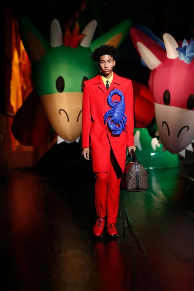 Look 16